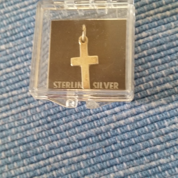 Charm Cross 💼 - Picture 2 of 4